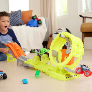 Hot Wheels Monster Trucks Charge & Chase Challenge Playset